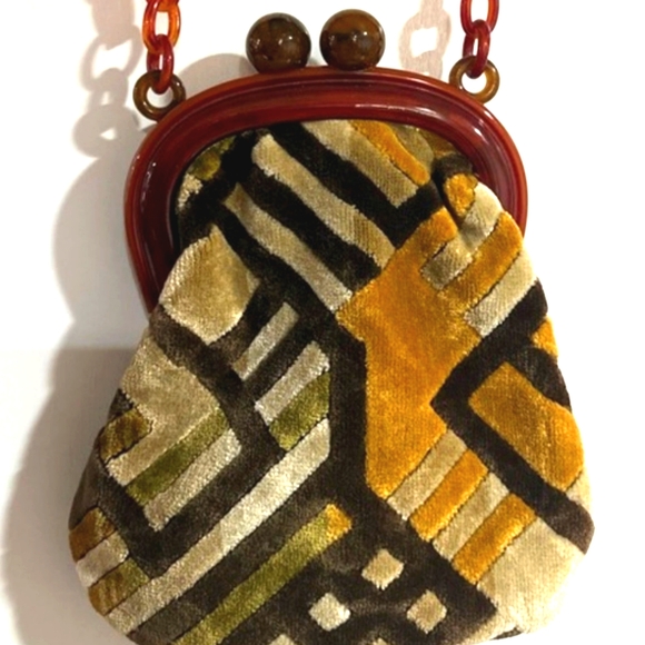 Carpet Bag Handbags - Vintage Carpet Lucite Shoulder Bag